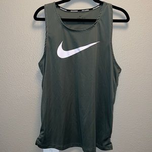 NIKE women’s top